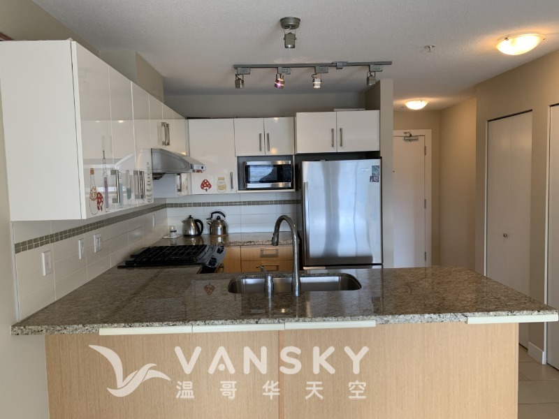 241018170338_1 kitchen2.jpg